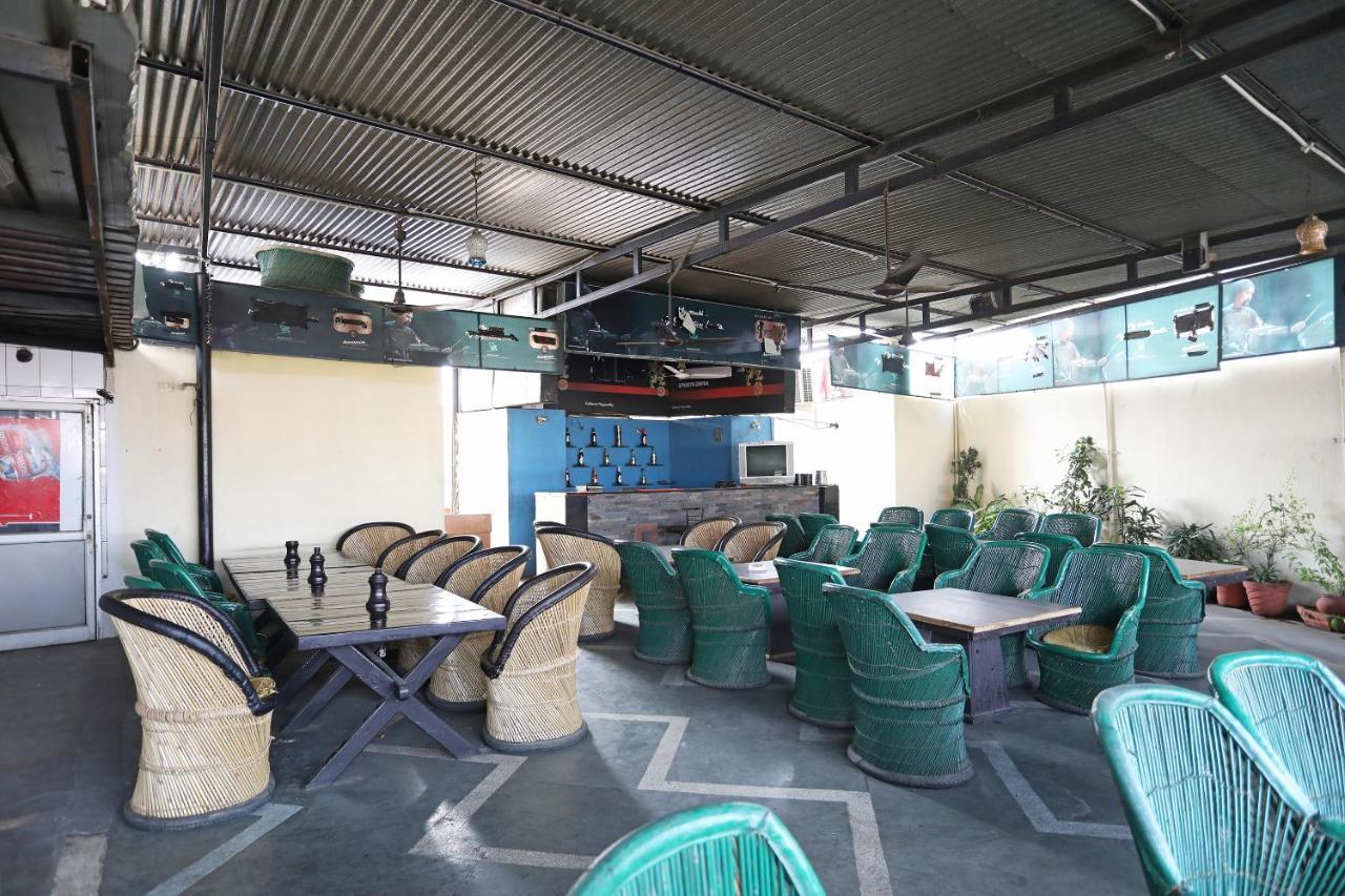 Flagship 10282 Hotel Rishi Jaipur Exteriör bild